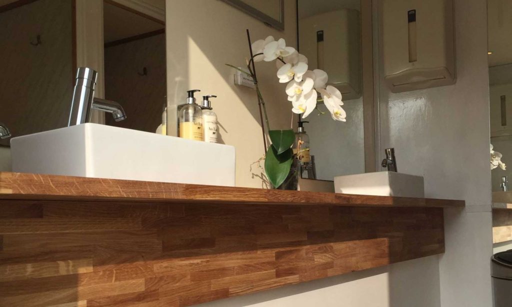 Luxury portable toilet hire for special occasions Luxury Portable